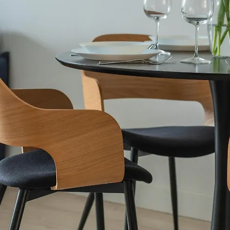 Downtown Chic By Bookinghost 아파트