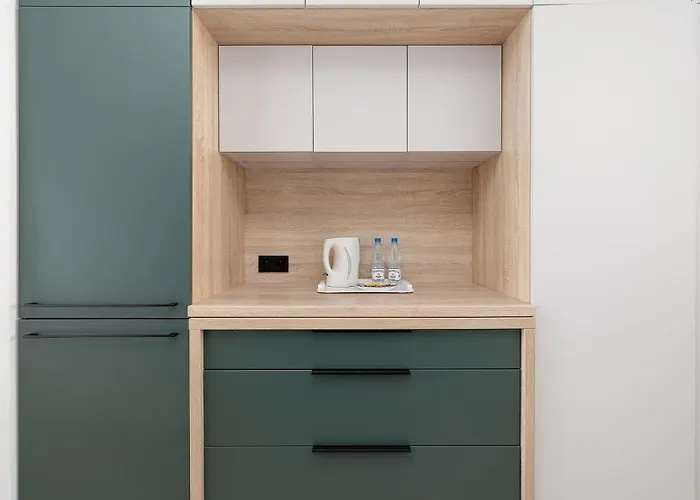 Downtown Chic By Bookinghost *